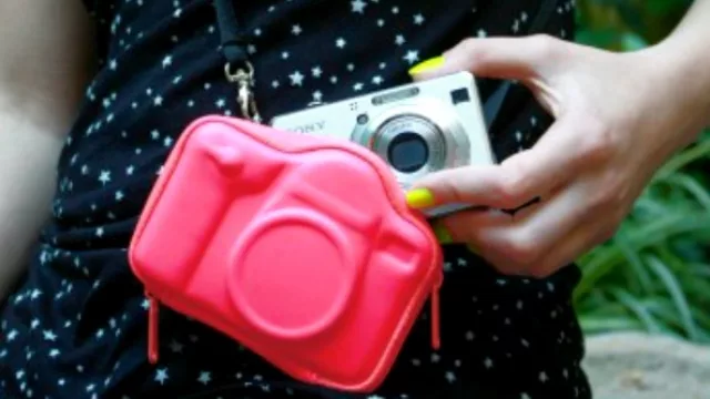 Que mamá no pierda nunca la cámara con este cámara case de Gato Store. 