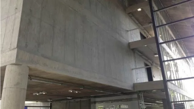 Hormigón, vidrio y metal, materiales puros elegidos estratégicamente por el arquitecto (no requieren mucho mantenimiento).