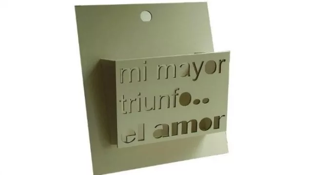 Revistero de pared minimalista (Vía MercadoLibre - $ 350)