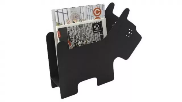 Revistero con forma de perro disponible en Moprh, venta online ($ 699).