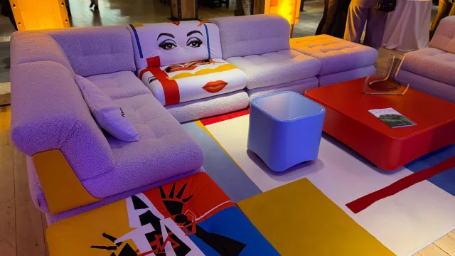 Roche Bobois presenta en Córdoba su colección Cromática de la mano de Pedro Almodóvar: diseño europeo con llegada a todo el país