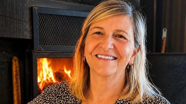 ¿Quién es la mujer que dirige los fuegos de una conocida parrilla cordobesa?