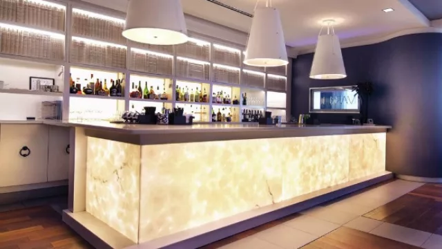 Con luz artificial las vetas resaltan más.