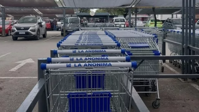 Todos vestidos de azul: así fue el primer día de La Anónima en Córdoba (app, tarjeta y más de 1.000 productos de marca propia)