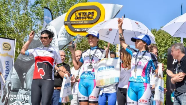    El podio de la General Femenina dominado por el Equipo Shimano y Mariela Brizuela.