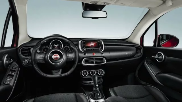 Volante y tablero de la nueva versión del Fiat 500.