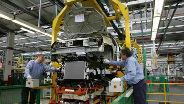 El despacho de terminales a concesionarias cayó 34%