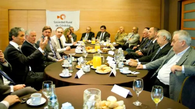 El sciolismo tienta a empresarios locales, dialoga con DLS y evita opinar sobre CFK