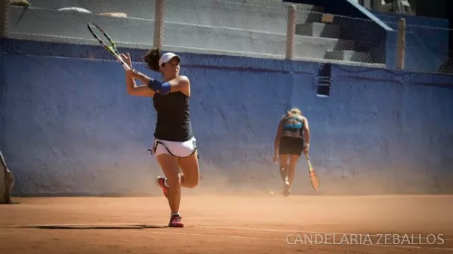 Flores, polvo y tacones