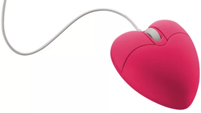 No podía faltar un mouse con forma de corazón.