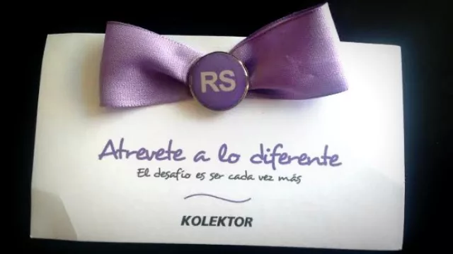 La historia detrás del moño lila de Kolektor