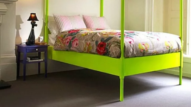 El mobiliario convertido en una pieza de diseño sólo con detalles en pintura. 