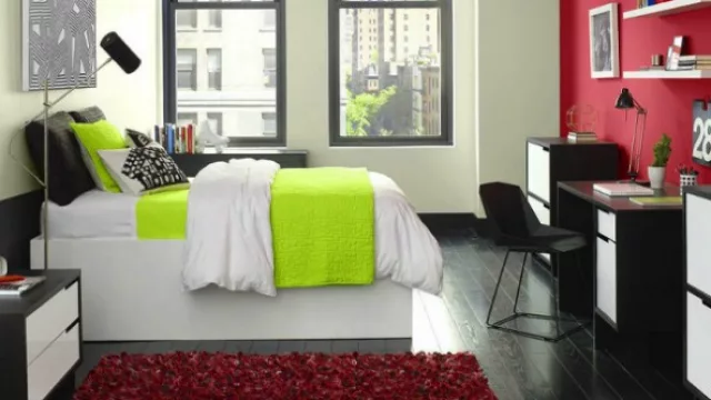 No hace falta intervenir las paredes, se puede seguir la tendencia con pequeños elementos de decoración. 