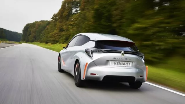 Renault apuesta con EOLAB a un consumo de 100 Km por litro.