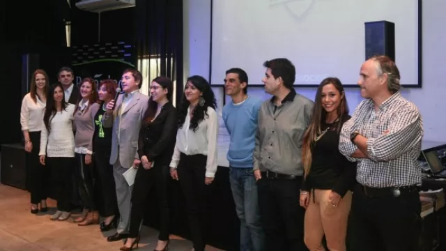 El equipo completo de InfoNegocios presente en el evento.