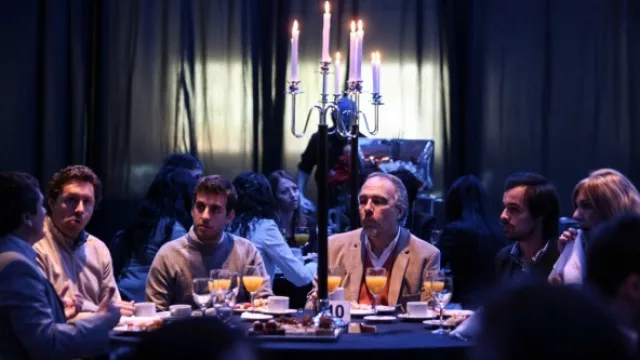 En plena charla, Íñigo y representantes de agencias de publicidad.