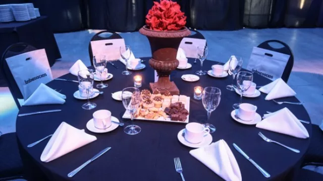 La vajilla de gala que acompañó un desayuno pipí cucú.