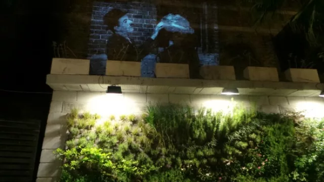 ... que también se exhiben en el nuevo patio.