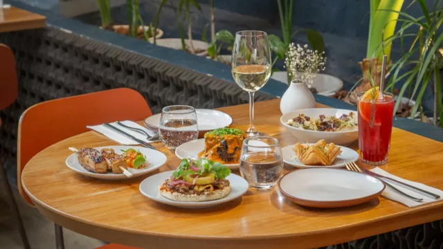 Salir de tapas: la costumbre española que gana terreno en Córdoba