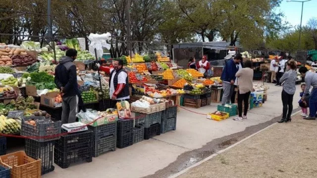 Edisur lleva varias ferias a Manantiales (frutas y verduras, emprendedores y más)