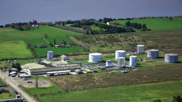 Desde los depósitos de Santa Fe, Puerto Villelas y Arroyo Seco se distribuyen los productos a distintos puntos del país.