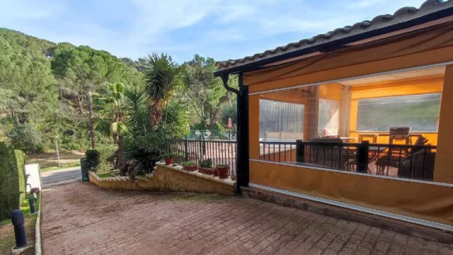 Cuando la demanda busca a la oferta: tres cordobeses (con un modelo "anti-Booking") invierten el negocio del turismo serrano