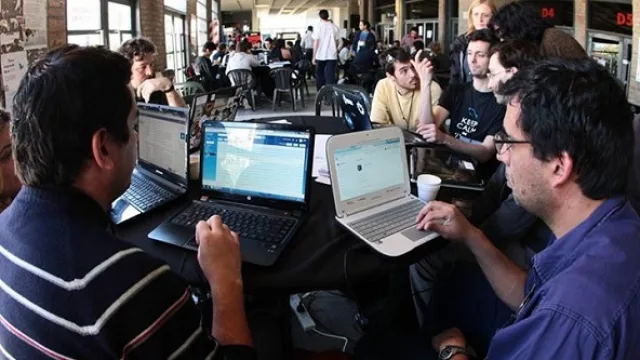 No podía faltar un hackatón pero en este caso, uno muy especial...