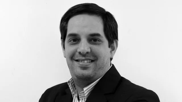 Gustavo Monzón, gerente.