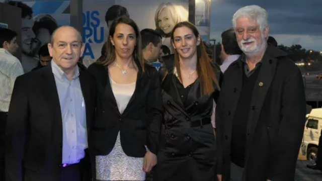 Las empresas de servicios públicos y materiales para la construcción, dijeron todas presente.