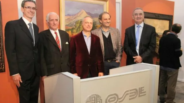 Autoridades de OSDE junto a asistentes de la muestra. (Gentileza Fundación OSDE)