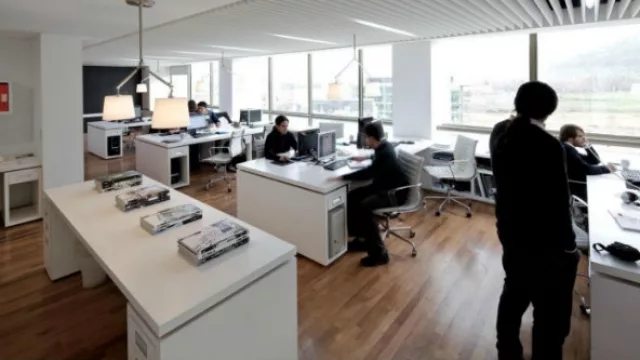 Se recomienda utilizar paneles bajos para no obstruir el ingreso del sol. 