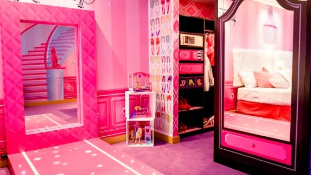 La pasarela al lado del vestidor, claro... no podía ser de otra manera. 