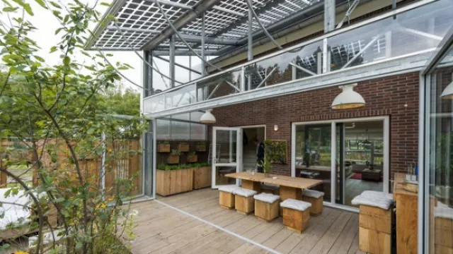 Cómo es la casa más sostenible del mundo está en Holanda (la moda de las viviendas con piel)