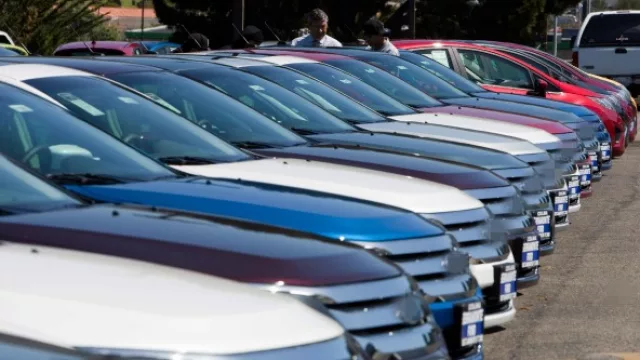 Reino del revés: las terminales les piden a sus concesionarios que no vendan autos