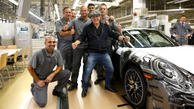  Brian visita Stuttgart, hogar de Porsche, y espía con las cámaras prototipos sorprendentes que nunca alcanzaron la producción masiva.