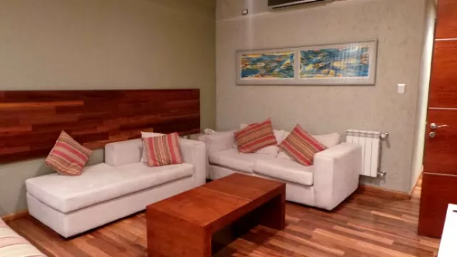 Más de la suite número uno: otro living para su confort.