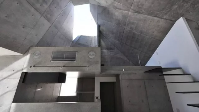 El detalle del hormigón desnudo sumado al ingenio del diseño generan obras como ésta. 