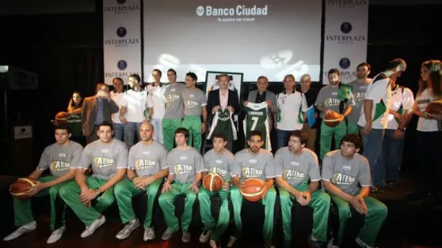 El equipo del club de barrio General Bustos con la nueva indumentaria.