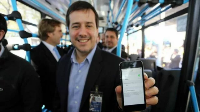 Mariano Recalde, presente en la inauguración del nuevo servicio de ómnibus.