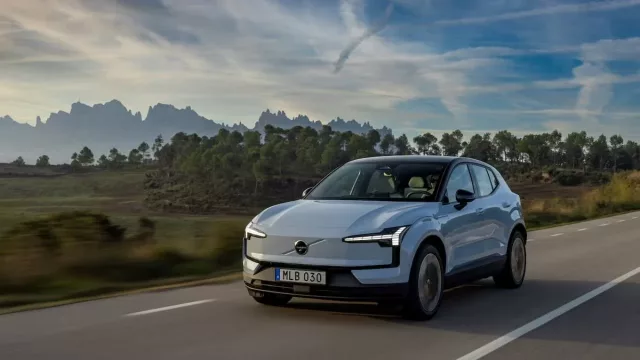Volvo llama a revisión al EX30 en Argentina (recomienda no cargar la batería por encima del 70%)