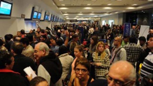 Paro de pilotos demora vuelos de cabotaje