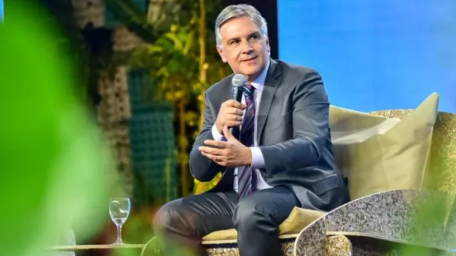 Organizado por AmCham, Llaryora inicia una intensa gira en Estados Unidos