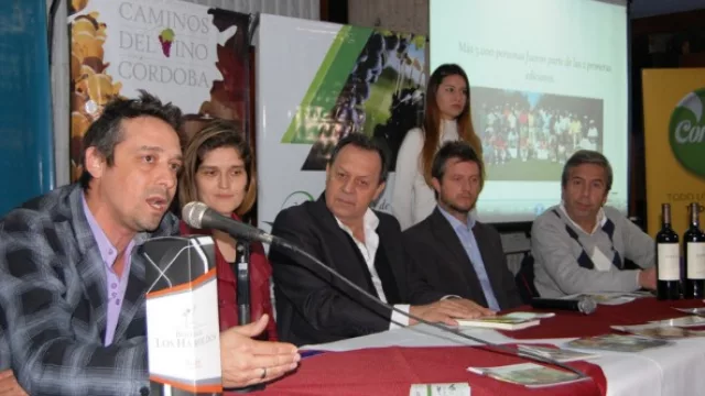 Celebra el nuevo producto: golf y vinos