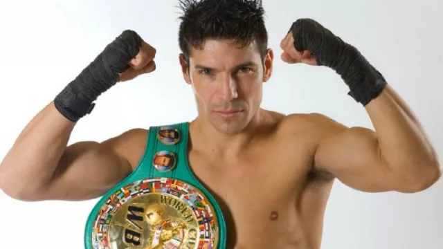 Ladies & gentlemen... velada pugilística internacional en el Quórum Hotel (pelea Chapita, promotor Maravilla)