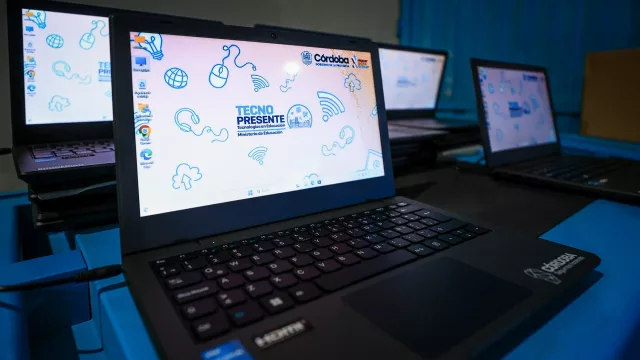 La Provincia entregó más de 2.400 netbooks a escuelas de la ciudad de Córdoba