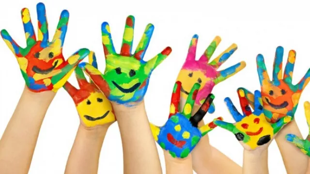 Sobre las promociones del Día del Niño en los shoppings, dice...