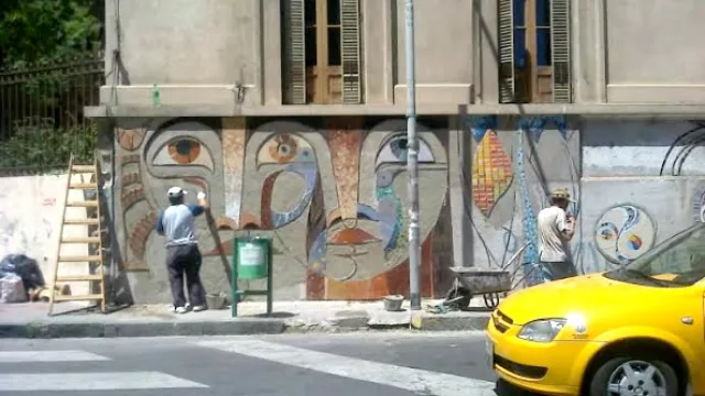 Unos de los murales que se trabajó en pleno Centro (cortesía de Contigiani).