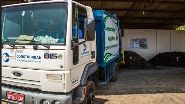 Pone como ejemplo a Unquillo en tratamiento de residuos