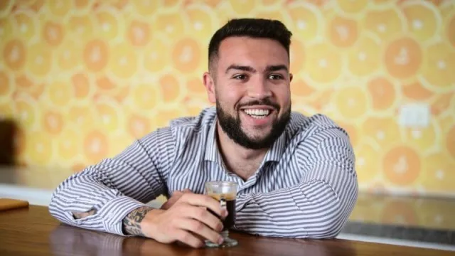  “Tenemos 5 sucursales , Y estamos negociando varios puntos nuevos . Queremos cerrar con 7 sucursales”.