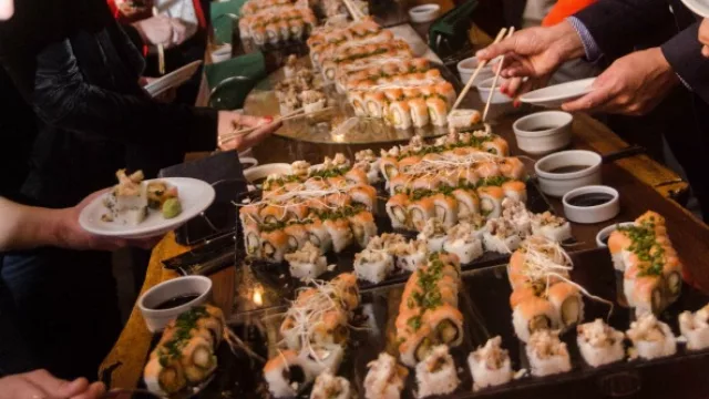 Las tapas españolas, francesas e italianas de El Fabuloso fueron el preludio para el cebiche, tiraditos y sushi.